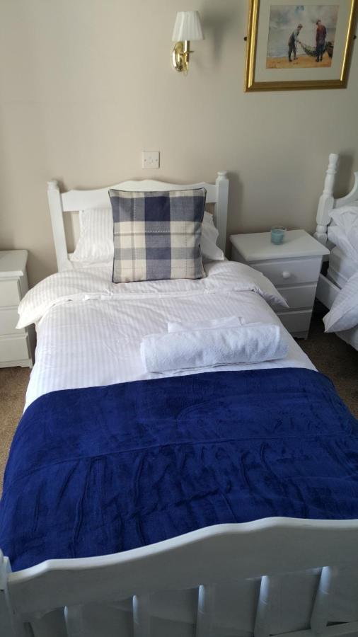 Central Bar Guesthouse Cushendall Buitenkant foto