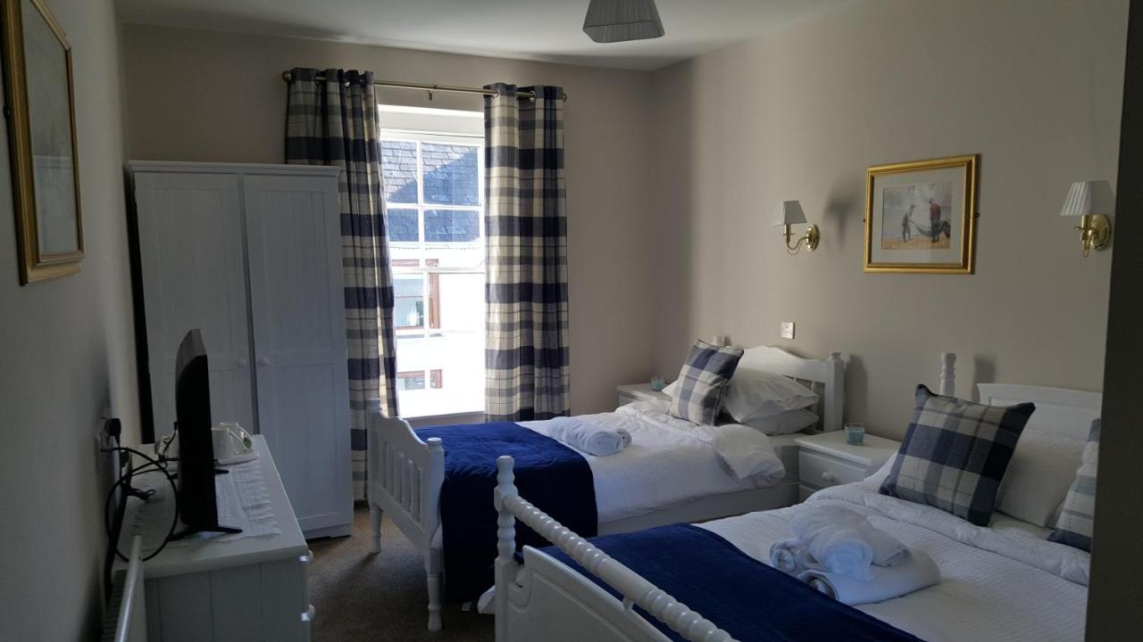 Central Bar Guesthouse Cushendall Buitenkant foto