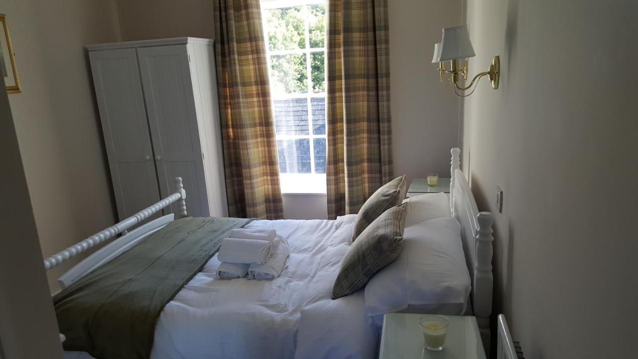 Central Bar Guesthouse Cushendall Buitenkant foto