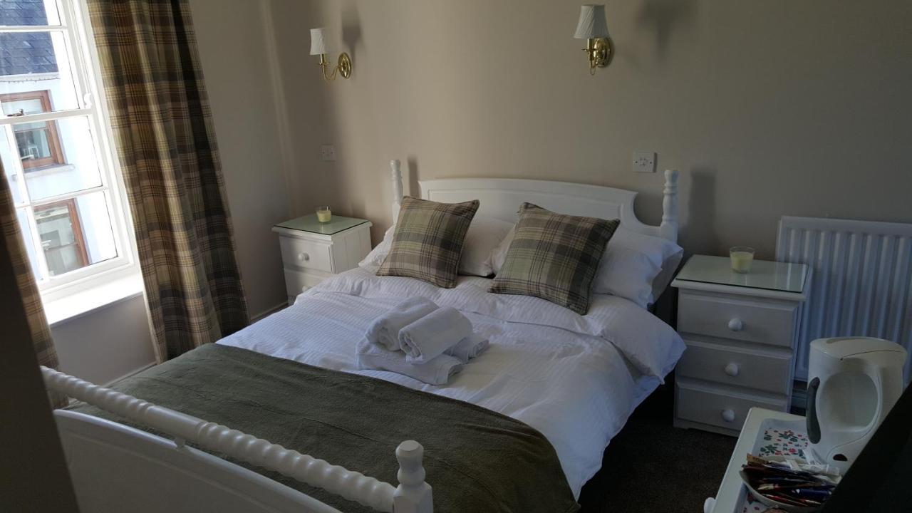 Central Bar Guesthouse Cushendall Buitenkant foto