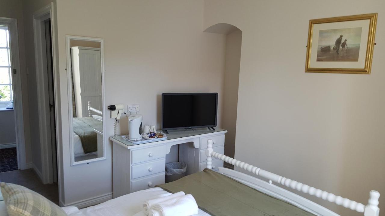 Central Bar Guesthouse Cushendall Buitenkant foto